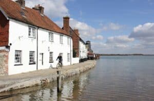 Read more about the article Living in Hayling Island – 7 Great Reasons to Move Here