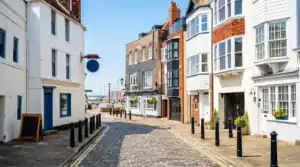 Read more about the article Removals in Gosport: A Local Guide for Moving to or From this Solent Town (2026)