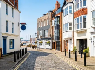 Removals in Gosport: A Local Guide for Moving to or From this Solent Town (2026)